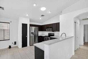 6550 S 44th Ave in Phoenix, AZ - Building Photo