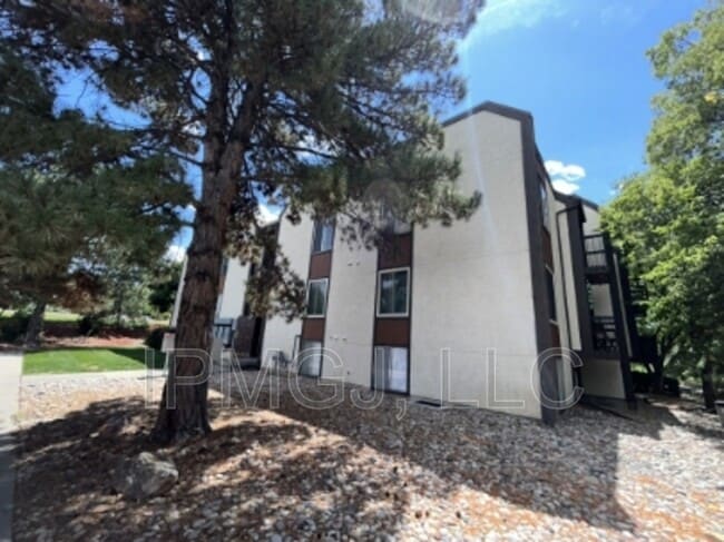 3156 Lakeside Dr
