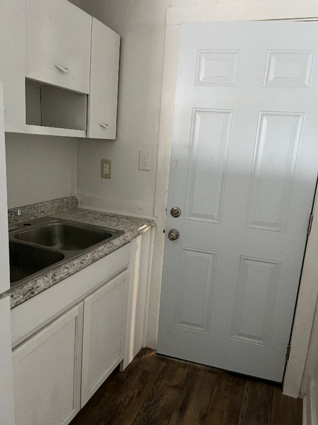 property at 713 W Adams St