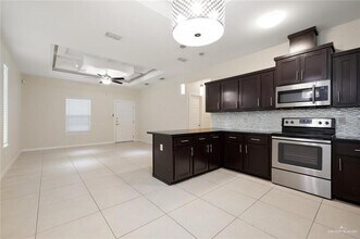 8 Javalina Ave in Edinburg, TX - Foto de edificio - Building Photo