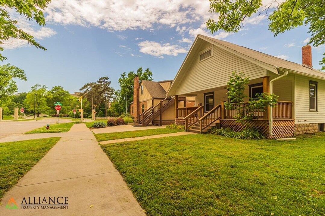 1226 Thurston St in Manhattan, KS - Building Photo