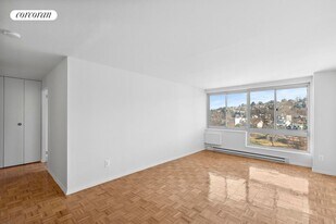 1 Glenwood Ave in Yonkers, NY - Building Photo