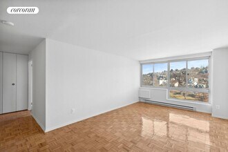 1 Glenwood Ave in Yonkers, NY - Foto de edificio - Building Photo