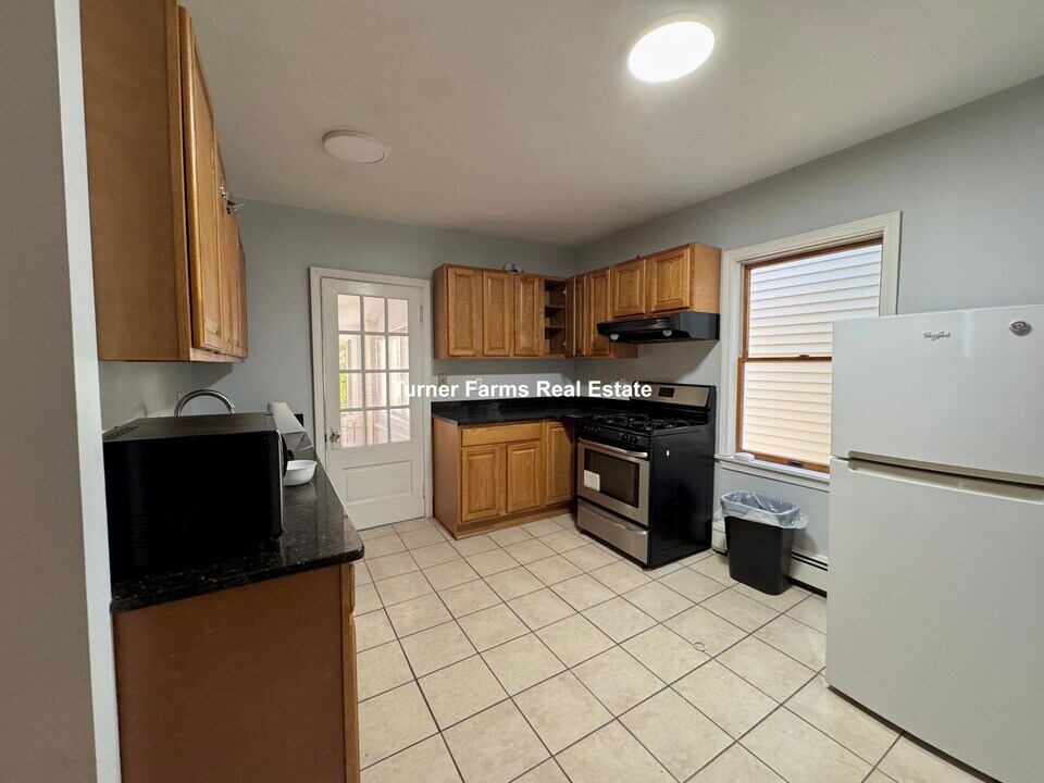 40 Plymouth St, Unit 2F in Cambridge, MA - Building Photo