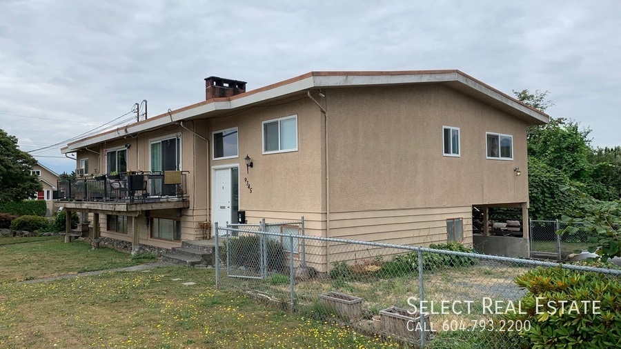 9345 Charles St in Chilliwack, BC - Building Photo