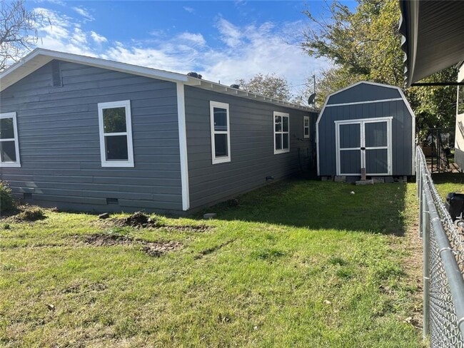 500 W Ward St in Decatur, TX - Building Photo - Building Photo