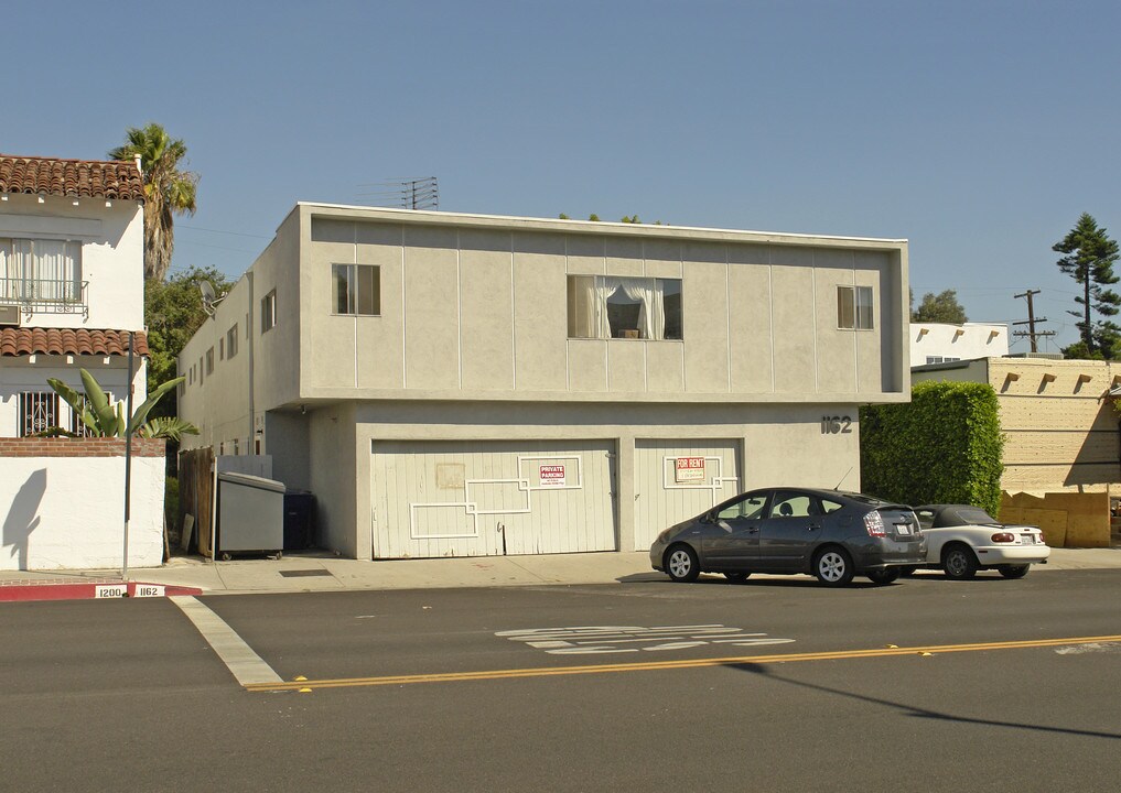 1162 N Gardner St in Los Angeles, CA - Building Photo