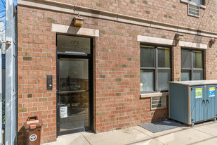 133 Conselyea St in Brooklyn, NY - Foto de edificio - Building Photo