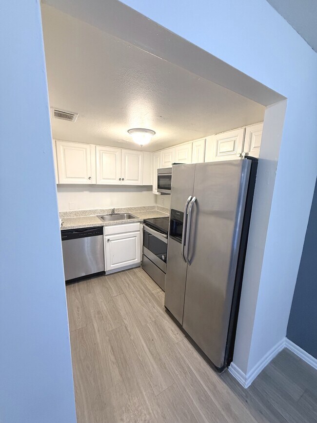 2527 N Alafaya Trail in Orlando, FL - Building Photo - Building Photo