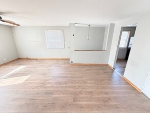 1306 Forestdale Ct in Schaumburg, IL - Foto de edificio - Building Photo