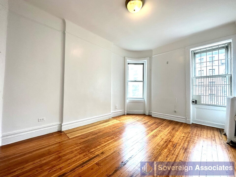 936 West End Ave in New York, NY - Building Photo