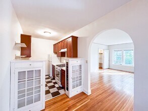 Calhoun Beach Apartments in Minneapolis, MN - Building Photo - Interior Photo