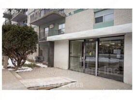 3015 Sandwich St. in Windsor, ON - Building Photo