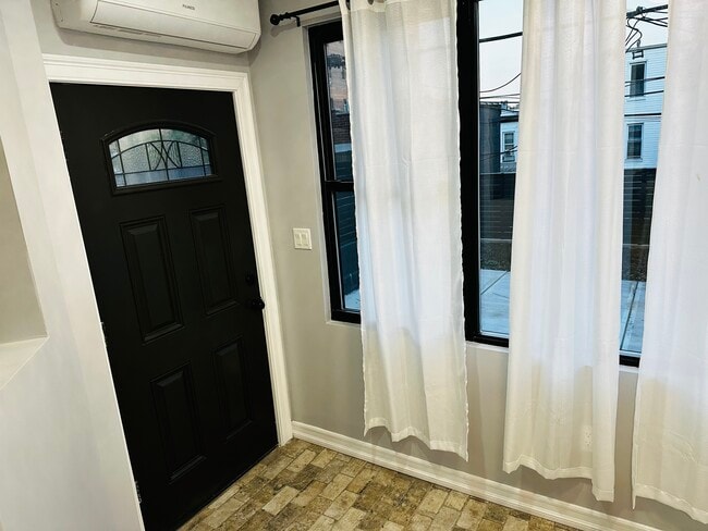 80 Sunnyside Ave, Unit Ground floor in Brooklyn, NY - Building Photo - Building Photo