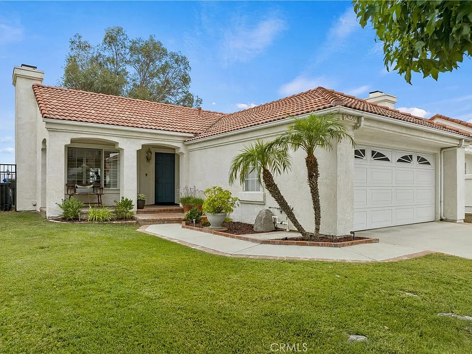 24320 Taranto Ave in Santa Clarita, CA - Building Photo