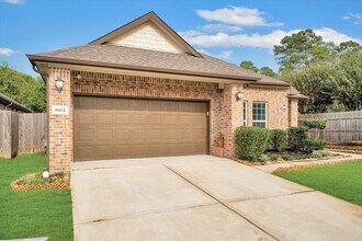 8102 Sutton Crest Dr in Tomball, TX - Building Photo - Building Photo