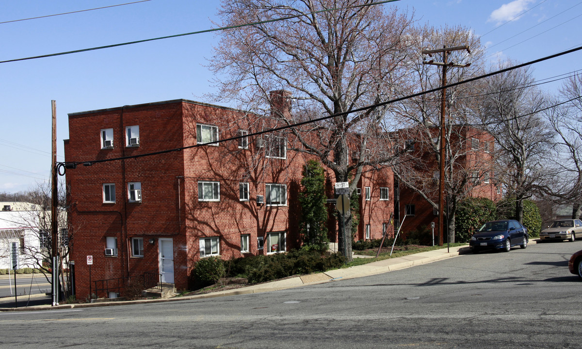 2125-2133 19th St N in Arlington, VA - Building Photo