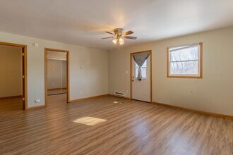 315 W Railroad St in Kingston, IL - Building Photo - Building Photo