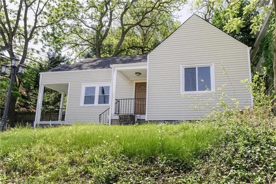 228 E Agnew Ave in Pittsburgh, PA - Building Photo