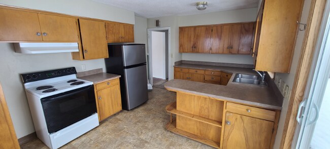 606 Southview Dr in Marshall, MN - Building Photo - Building Photo