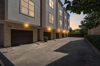 720 E 1st St in Fort Worth, TX - Foto de edificio - Building Photo