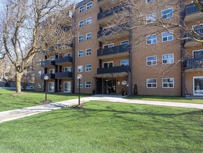 Hanover Towers in Hanover, ON - Building Photo - Building Photo