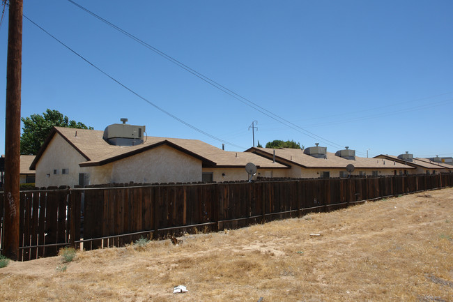 15810 Bear Valley Rd in Victorville, CA - Building Photo - Building Photo