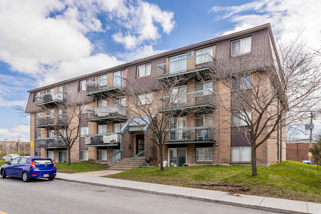 1560 Croissant Roy in Montréal, QC - Building Photo