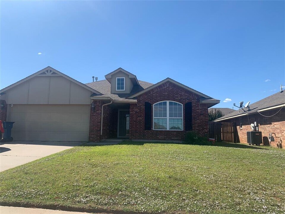2323 Tortoise Dr in Midwest City, OK - Building Photo