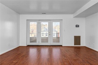 520 S Negley Ave in Pittsburgh, PA - Foto de edificio - Building Photo