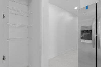 16925 SW 100th Ave in Miami, FL - Building Photo - Building Photo