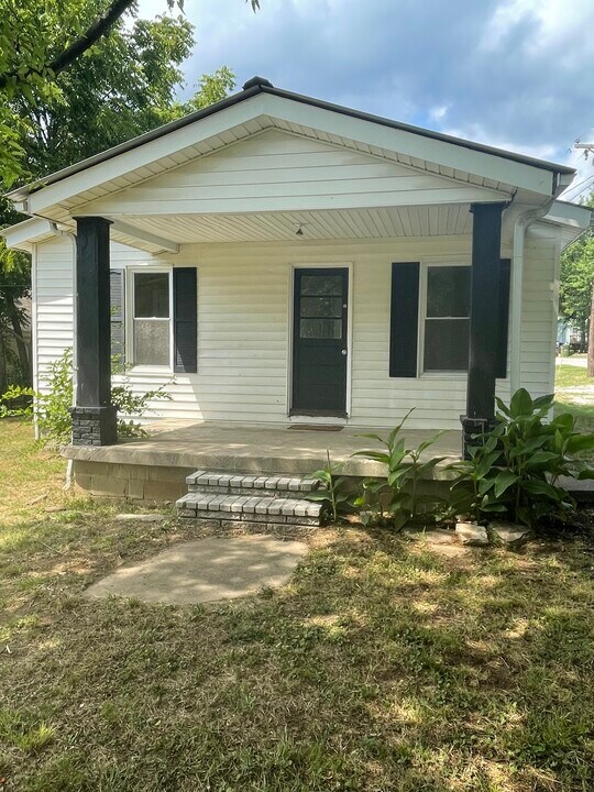 209 Burdock St in Lebanon, TN - Foto de edificio