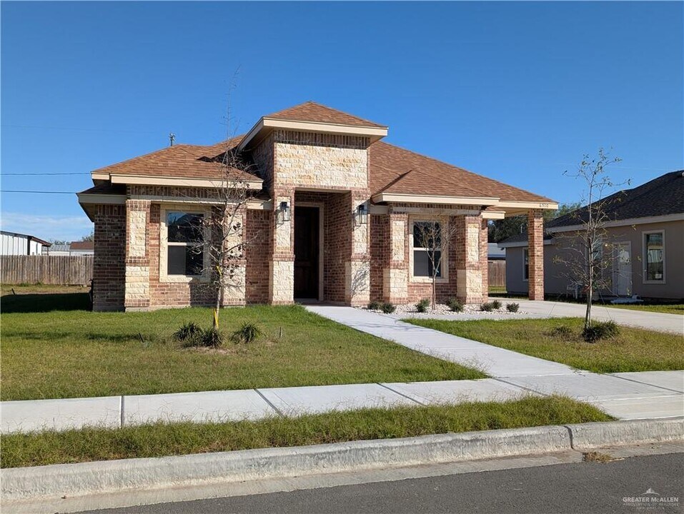 19 N La Villita St in Edinburg, TX - Building Photo