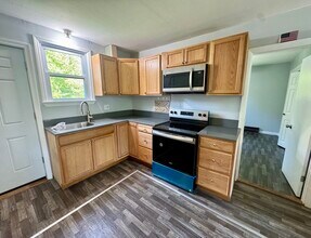 649 East St in Brockton, MA - Foto de edificio - Building Photo