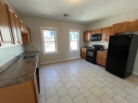 13 Winthrop St, Unit 3 in Worcester, MA - Building Photo