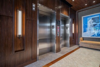 7600 Broadway in San Antonio, TX - Foto de edificio - Building Photo
