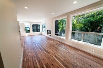 329 Lakeside Ave S in Seattle, WA - Building Photo - Building Photo