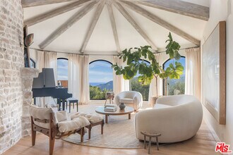 16875 Cll De Sarah in Los Angeles, CA - Building Photo - Building Photo