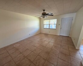 903 Lois St, Unit 8 in Kerrville, TX - Foto de edificio - Building Photo