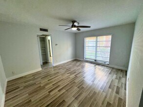 4501 Treehouse Ln in Tamarac, FL - Building Photo - Building Photo