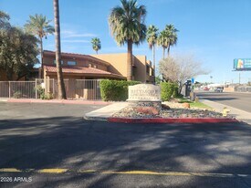 2625 E Indian School Rd in Phoenix, AZ - Building Photo