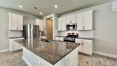 17212 Alturas Ave in Pflugerville, TX - Foto de edificio - Building Photo