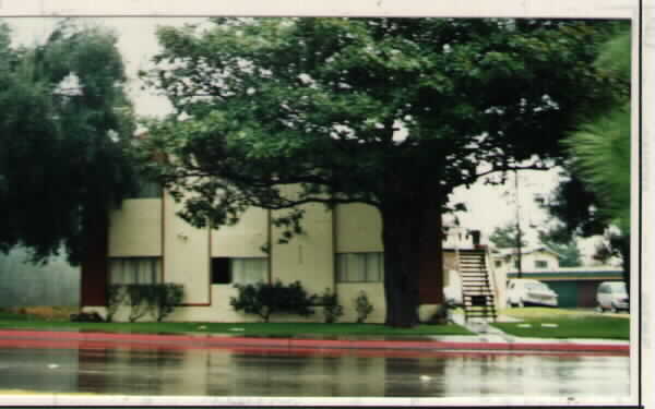 9325 Mills Ave in Montclair, CA - Building Photo