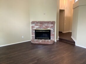 918 Clover Hill Ln in Cedar Hill, TX - Building Photo - Building Photo
