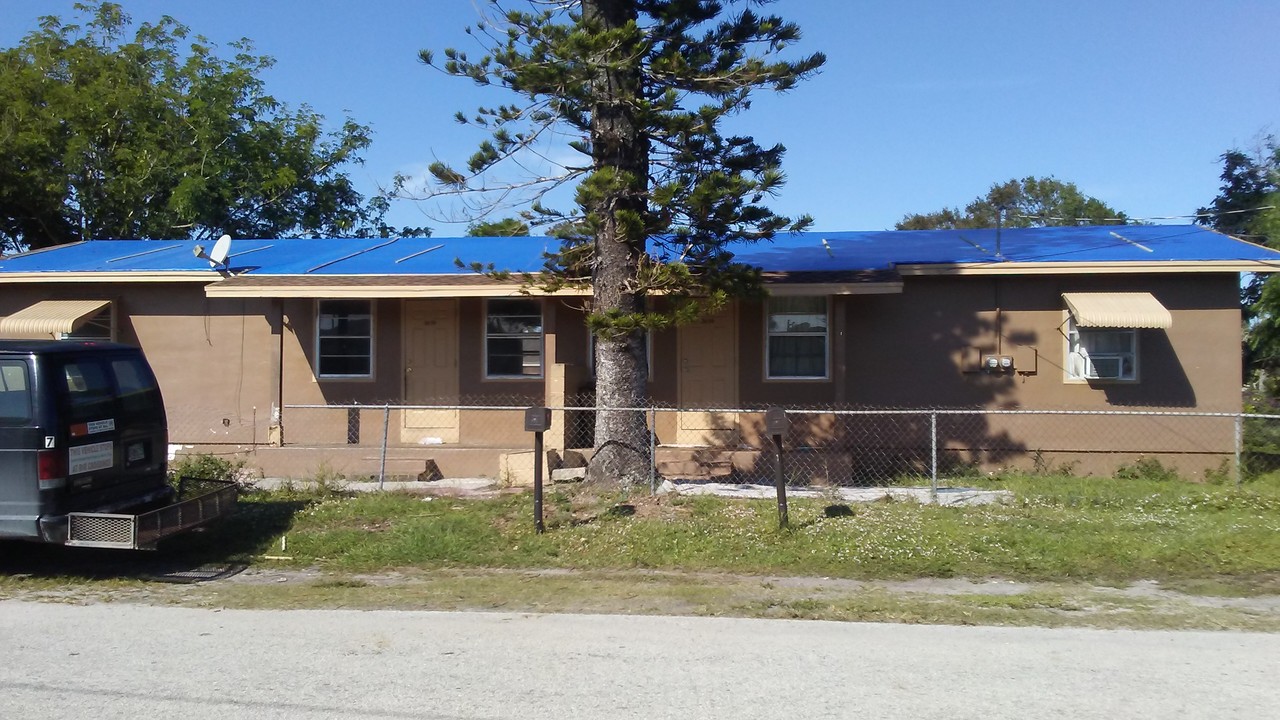 2650 Booker St in Fort Pierce, FL - Building Photo