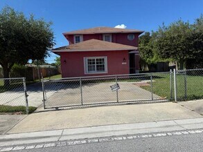 1390 W 33rd St in Riviera Beach, FL - Building Photo - Building Photo