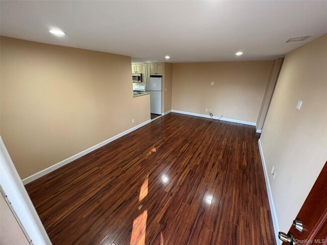 property at 12 Sagamore Hills Dr