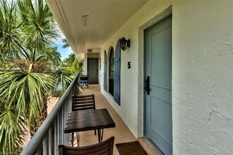 655 8th Ave S, Unit 5 in Naples, FL - Building Photo - Building Photo