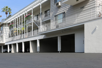 Villa Knolls Apartments in La Mesa, CA - Foto de edificio - Building Photo