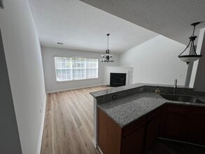 5343 Tidewater Dr in North Charleston, SC - Foto de edificio - Building Photo